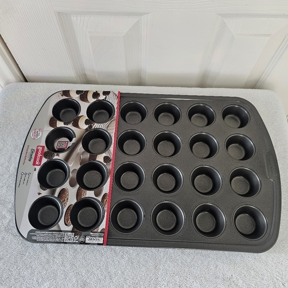 Goodcook Non-Stick Gray Bakeware Set 24 muffin & pie Pan 9 inches - Picture 5 of 9